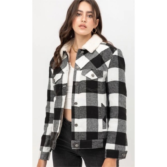 🆕Plaid Sherpa collar button down jacket - Picture 3 of 8